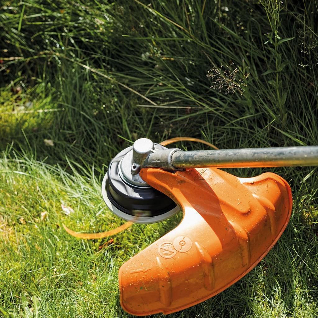 String head for a petrol brushcutter