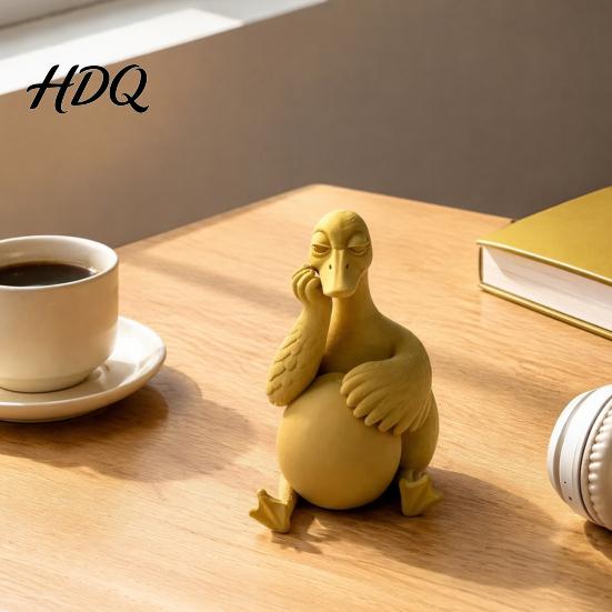 Cozy Cafe Window Displays Daydreaming Duck Figurine Minimalist Holding An Egg Sculpture Resin Matte Statues Animal Statue Creative Desktop