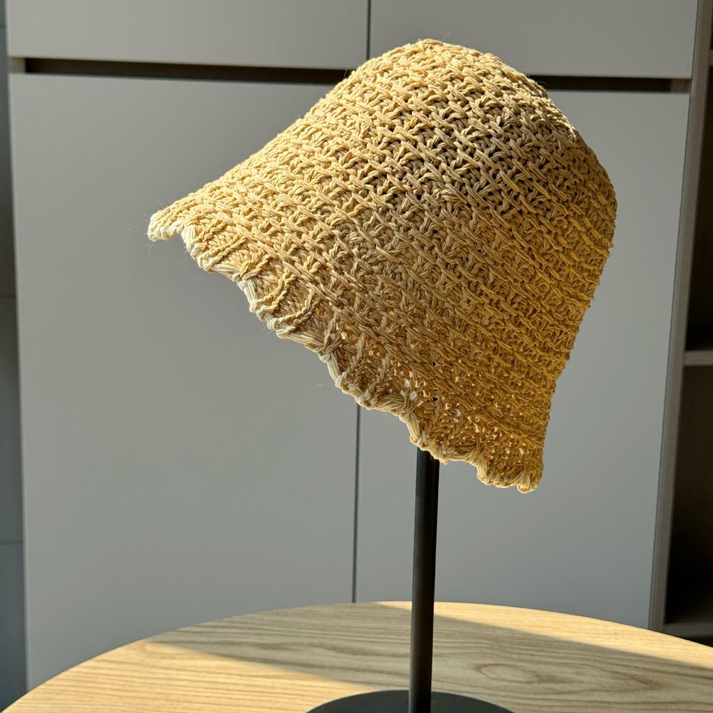 Women's Summer Sun Hat for Beach and Seaside, Sun Protection, Hollow Breathable Woven Bucket Fisherman Hat That Makes the Face Look Smaller