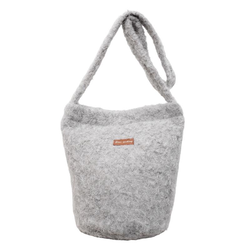 Personality simple fashion trend bucket bag casual autumn new women's bag 2025 niche shoulder messenger bag