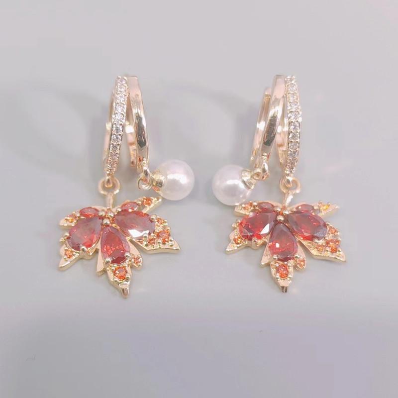 Koreanische Trend Zirkon Red Maple Leaf Imitation Perle Baumeln Ohrringe für Frauen Mode-Statement Gold Farbe Ohrring Schmuck