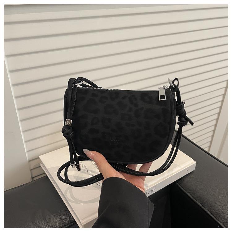 

New Fashi Simple Crossbody Bags for Women Soft Suede PU Mini Shoulder BagsComfortable and Versatile Texture Commuting Bag чёрный