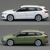 Escala 1/35 Skoda Superb Combi Sedan Modelo de Carro de Brinquedo MSZ Miniatura de Metal Fundido Puxar para Trás Som e Luz Coleção Presente para Crianças Menino