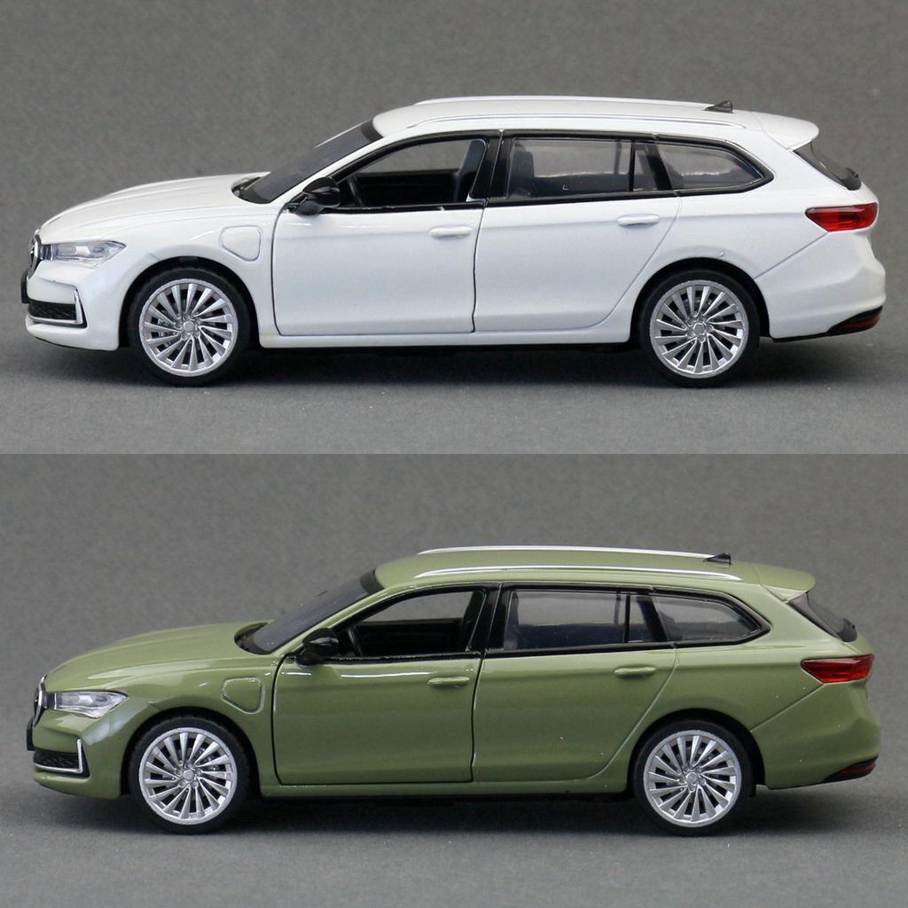 Escala 1/35 Skoda Superb Combi Sedan Modelo de Carro de Brinquedo MSZ Miniatura de Metal Fundido Puxar para Trás Som e Luz Coleção Presente para Crianças Menino