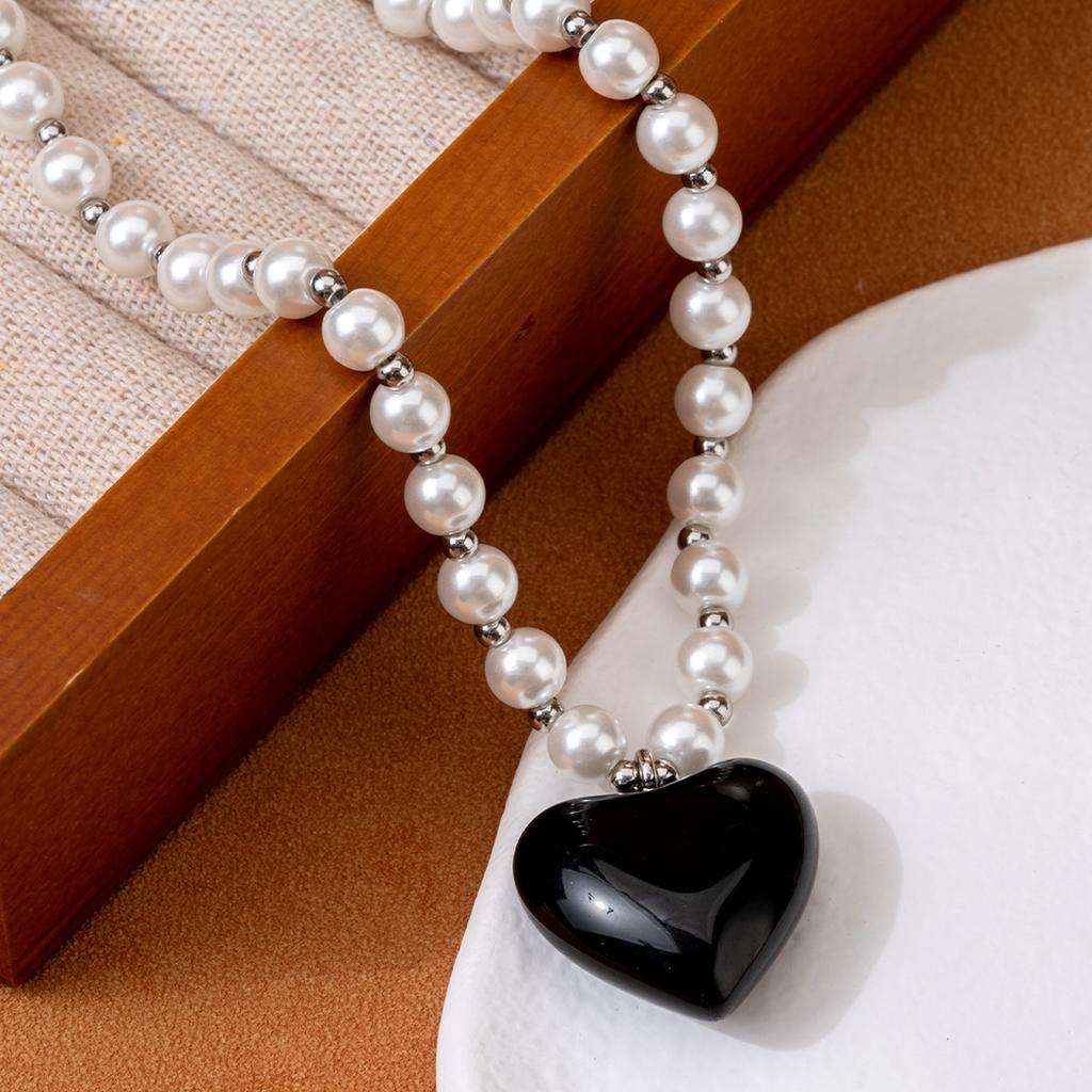 Hot Styles Pearl with Acrylic Black Peach Heart Pendant Spice Girl Sweet Cool Wind Necklace