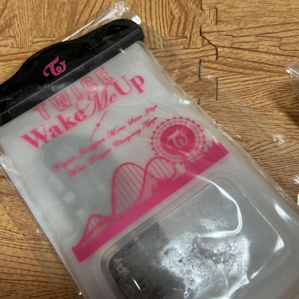 [USED] TWICE Pass Case and Merchandise