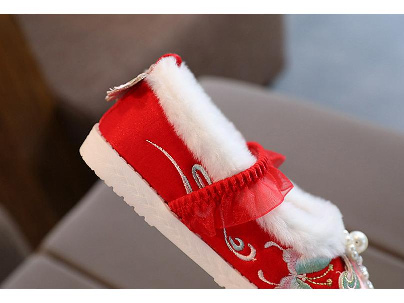 Winter Velvet Hanfu Shoes: Embroidered Chinese-Style Footwear for Children & Women with Thick Cotton for Warmth, Perfect with Ma Mian Skirts.