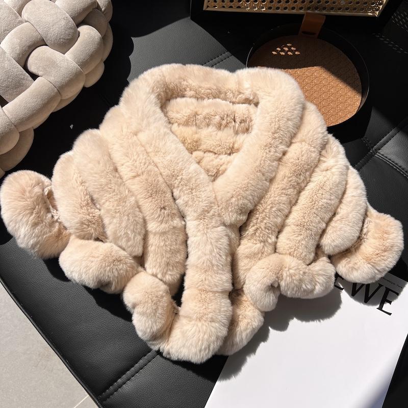 Fashion genuine rex rabbit fur shawl Girls warm neck-protecting scarf Women winter stylish double-sided thickened fur scarf cape
