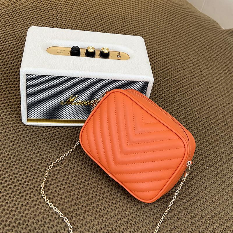 Rhombus Embroidery Thread Bag Women's New Retro Women's Bag Chain Messenger Bag Fashionable and Simple Small Square Bag