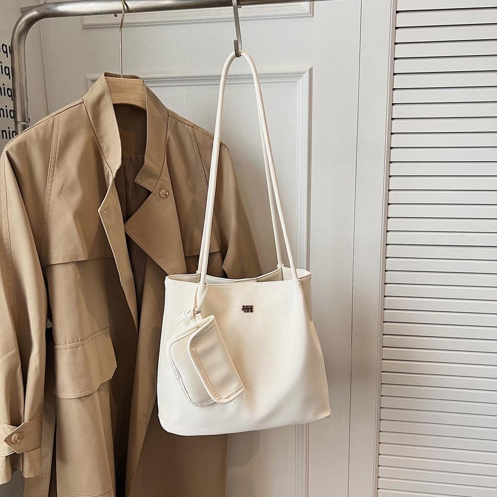 Women's Large Capacity Crossbody Bucket Bag - Chic, Simple, Daily Commute Shoulder Bag with Light Luxury Design