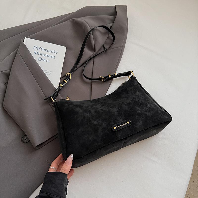 

Модная маленькая квадратная сумка под мышкой, женская 2025 новая атмосферная нишевая сумка через плечо с высокой ценностью в иностранном стиле чёрный