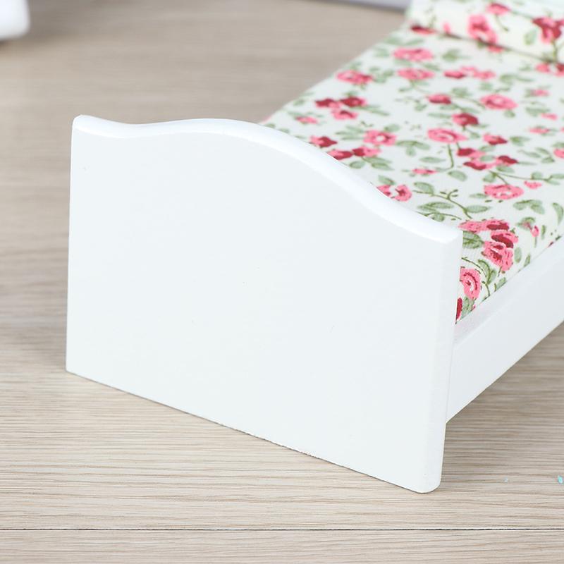 1/12 Casa delle Bambole Miniatura Letto in Legno con Cuscino Mobili Camera da Letto Casa delle Bambole