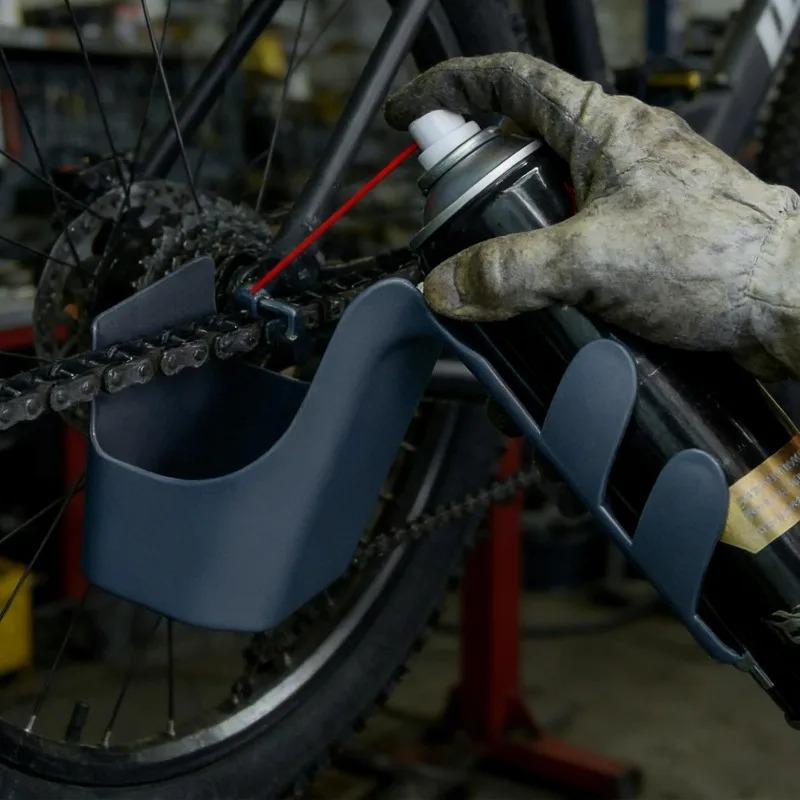 Motorcycle Bike Chain Oil Storage Tool Box Chain Cleaning Oil Splash-Proof Tool Agent Widely Used Chain Oil Anti-spray Tool