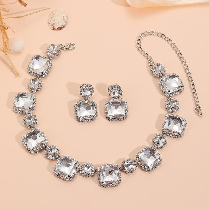 Exaggerated Luxury Rhinestone Green Red and White Earrings Necklace Set Earrings