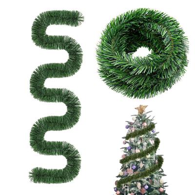 Ziemassvētku zaļā vītne 18 pēdas Ziemassvētku zaļumi vizuļojoši kātiņi bez apgaismojuma mīksti savīta vītne eglei, kāpņu margām, ieejas durvīm, kamīna plauktam, svētku dekoram