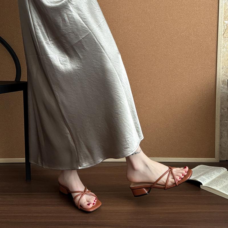 2025 summer new outer wear women's shoes outer wear thin straps crossed square head with skirt thick heel cool slippers