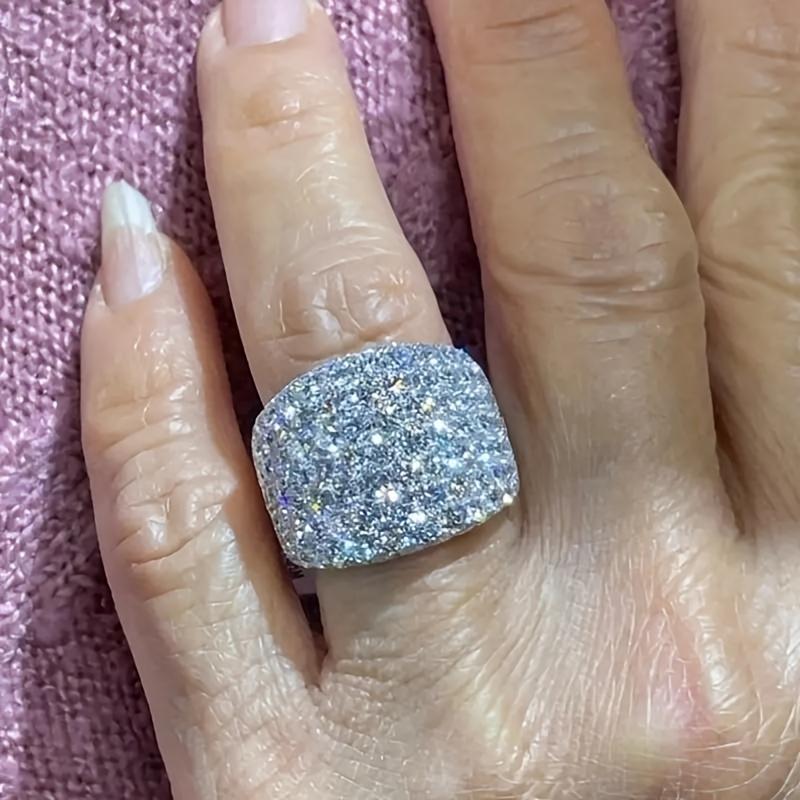 Anello Lussuoso a Faccia Larga per Donne con Scintillante Zirconia Sintetica Perfetto per Proposte, Fidanzamenti, Matrimoni Anello