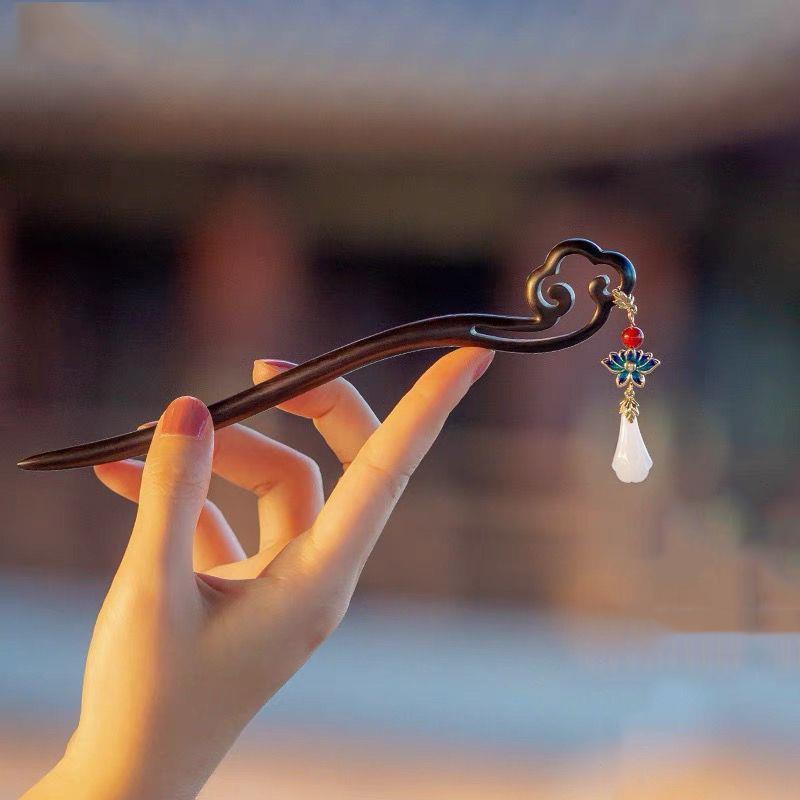 

New Chinese style retro black wood flower tassel women s hair stick, new Chinese style hair clip, hair stick, hair accessory gif Size fits all