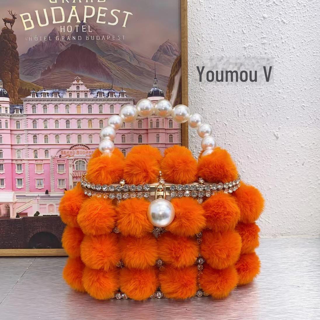 

Сумка-корзина из меха норки с перламутровым узором, стразами и плюшевой птичьей клеткой