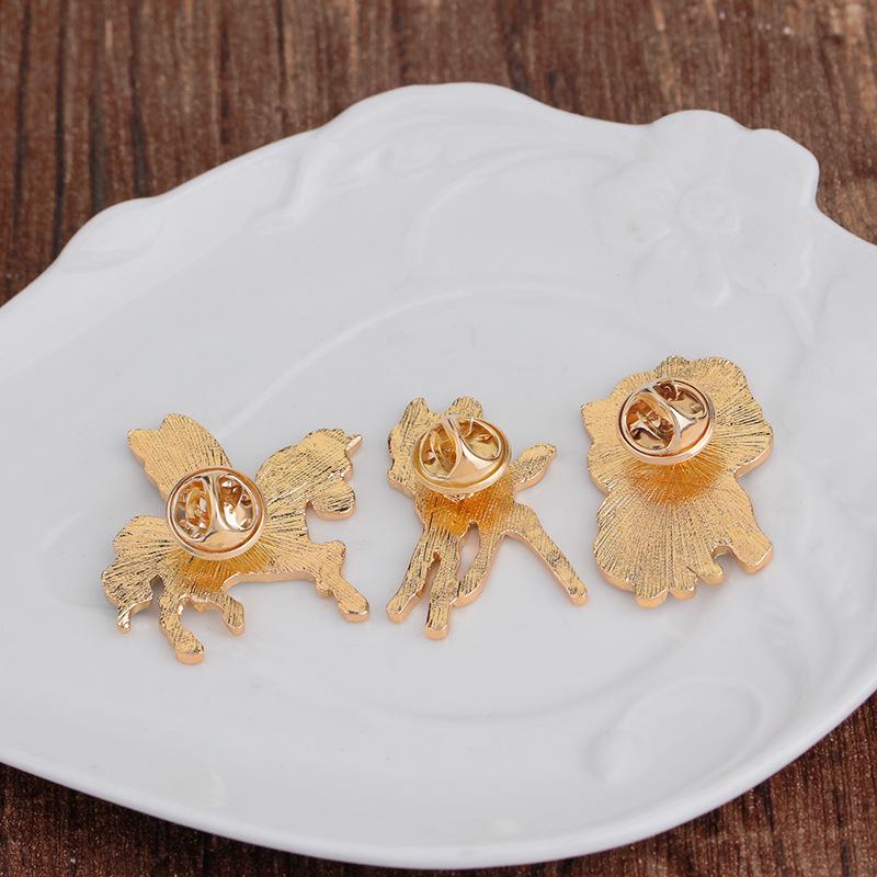 ZRM Fashion Cartoon Cute Little Elk Foal Dreamy Unicorn Alloy Brooch Gift To Friends Enamel Needle Clothes Bag Accessory