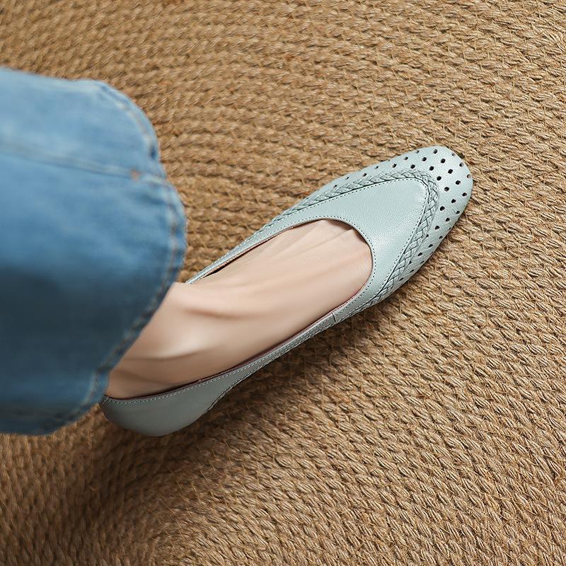BrandNew Square Head Hollow French Retro Lady Singles FootPairs for SpringSeason and HotSeason DailyWear Versatile Commuter FootPairs Grandma