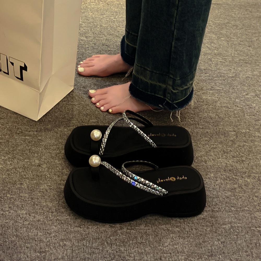 

Internet celebrity platform slippers women s summer wear 2025 new foreign style versatile retro rhinestone cover toe cool slippers tide 35
