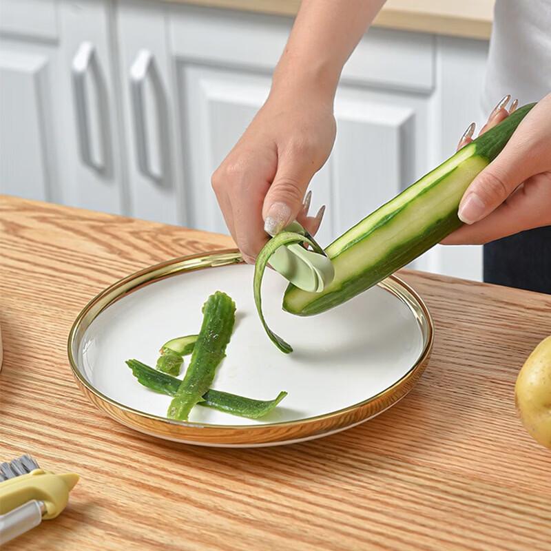 Wutuo 2-in-1 Peeler and Cleaning Brush