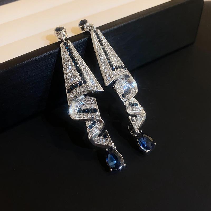 

Silver needle water drop diamond earrings fashionable light luxury design earrings niche versatile temperament high-end earrings