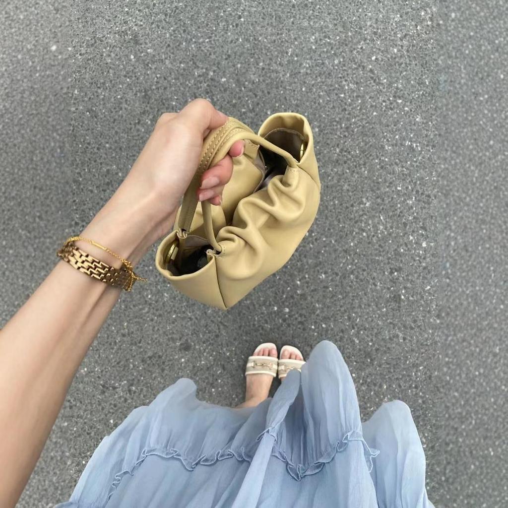 2024 new soft leather cloud pleated small bag women's handbag vegetable basket niche high-end commuter messenger bag