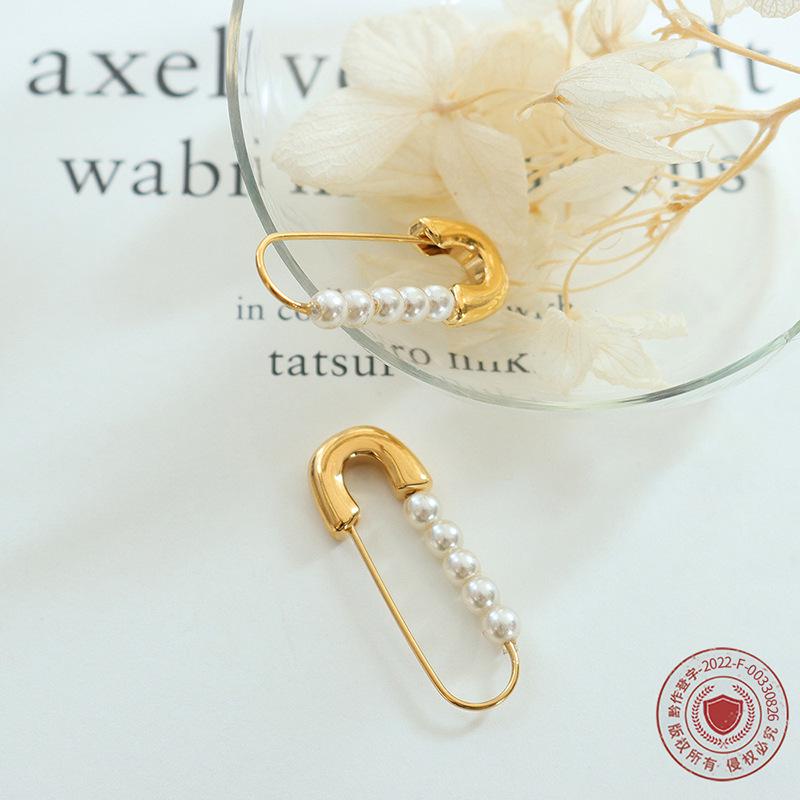 Hong Kong Style Pearl Clip Earrings: Fashionable & Versatile Autumn/Winter Accessory for Women