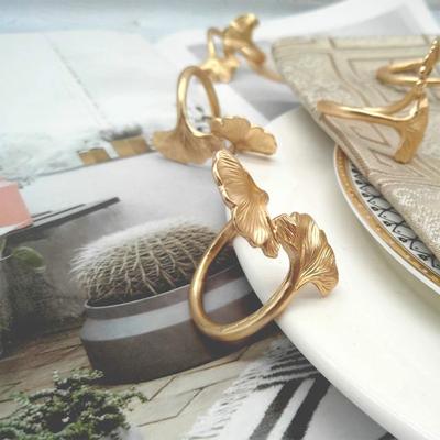 1 szt. Pierścień na serwetki Liść Miłorzębu Elegancka Dekoracja Stołu Pierścień Uchwyt na Serwetki z Wzorem Liścia na Kolację Ślub Przyjęcie Stół Dekoracje DIY