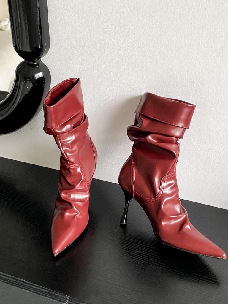 Pointed Pleated Piled Knight Boots Women's Thin Heel Retro Medium Boots Temperament Black High Heel Boots