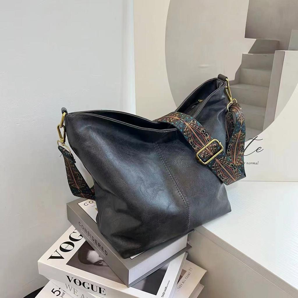 Vintage Einfarbig PU Leder Frauen Mode Schulter Sling Tasche Einfache Breiten Riemen Eimer Umhängetasche