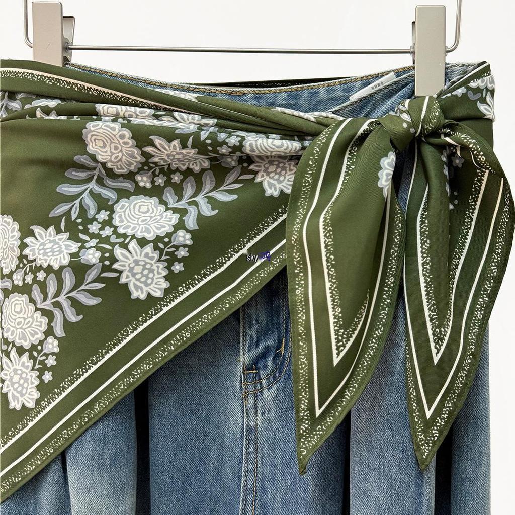 Retro Silk Scarf: Women's Fashion Triangle Belt, Waist & Neck Accessory, Headscarf, Layered Style