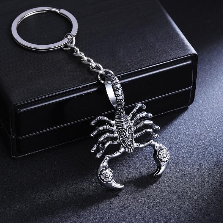 Retro Wolf & Eagle Keychain: Personalized Scorpion Bag Pendant Accessory