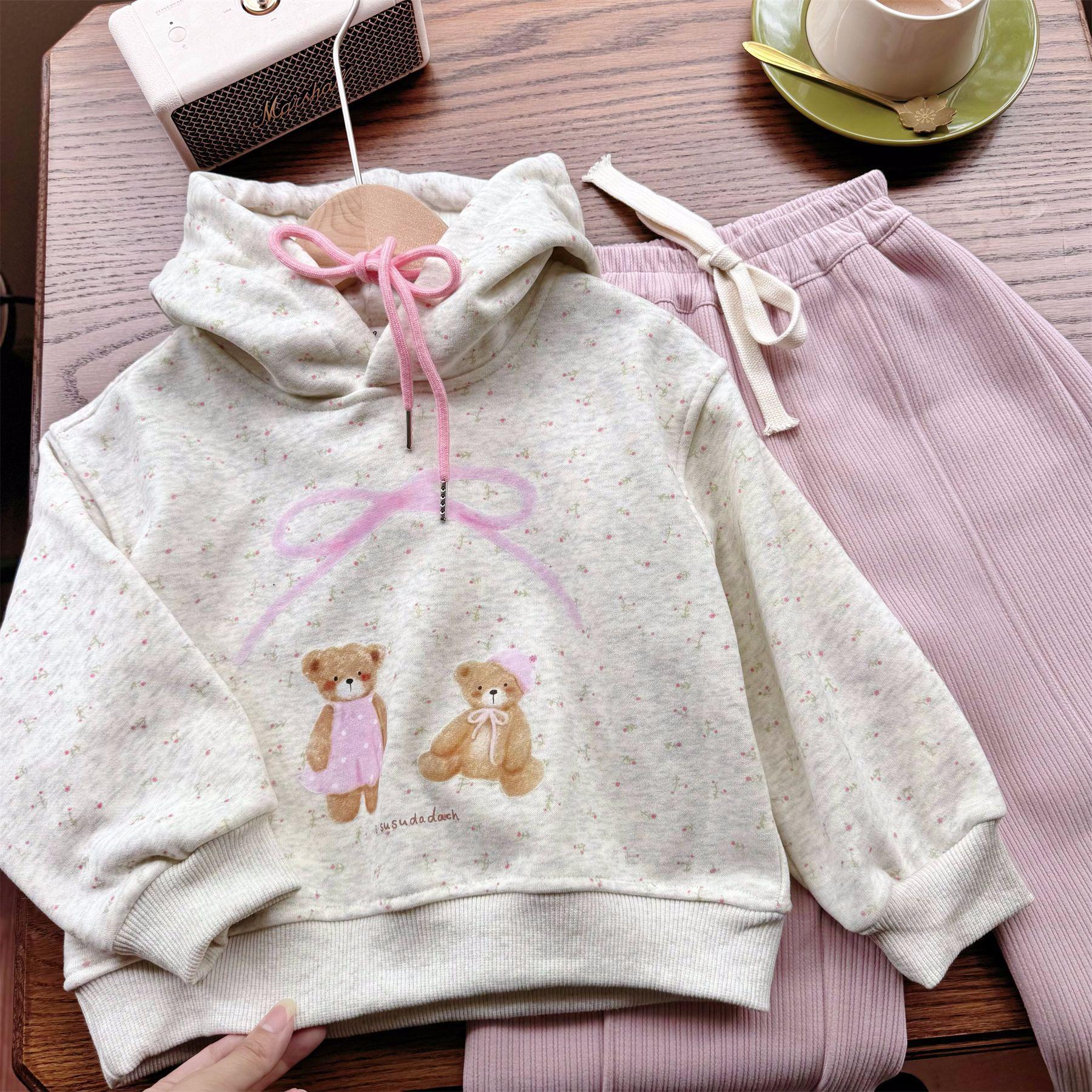 

Комплект детской мультяшной толстовки с капюшоном и брюк широкого кроя в корейском стиле - Коллекция Зима 2025 для девочек. 90 cm розовый