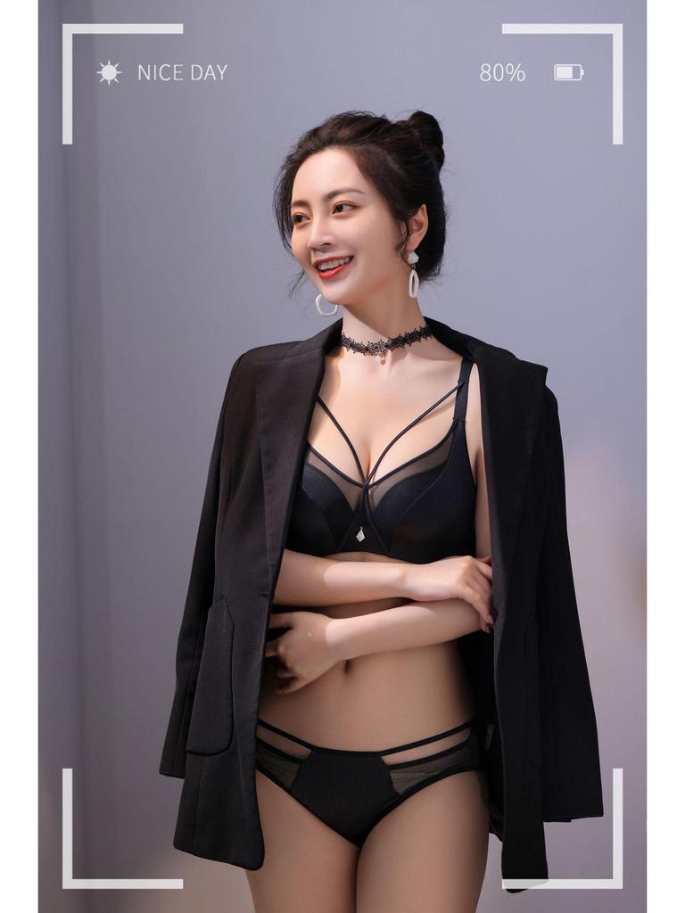 Silky Satin Wire-Free Push-Up Bra - Sexy Lingerie for Women with Small Bust, Seamless Design in Hot New Style.