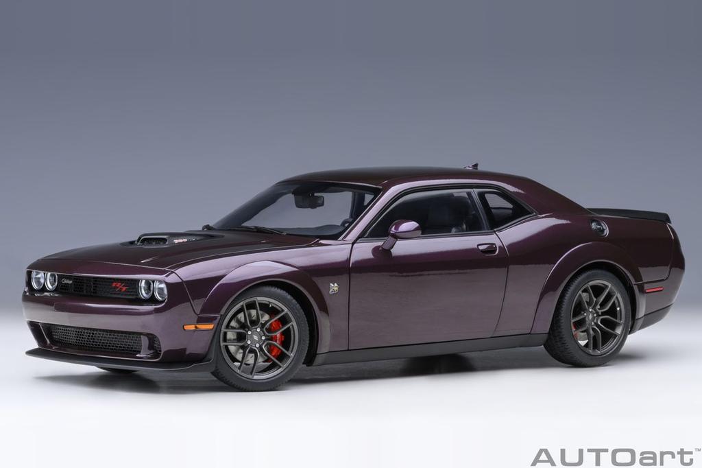 AUTOart Dodge Challenger Scat Pack Wide Body 2022 fialový hotový výrobek 1/18 R/T HELLRAISIN/kovová