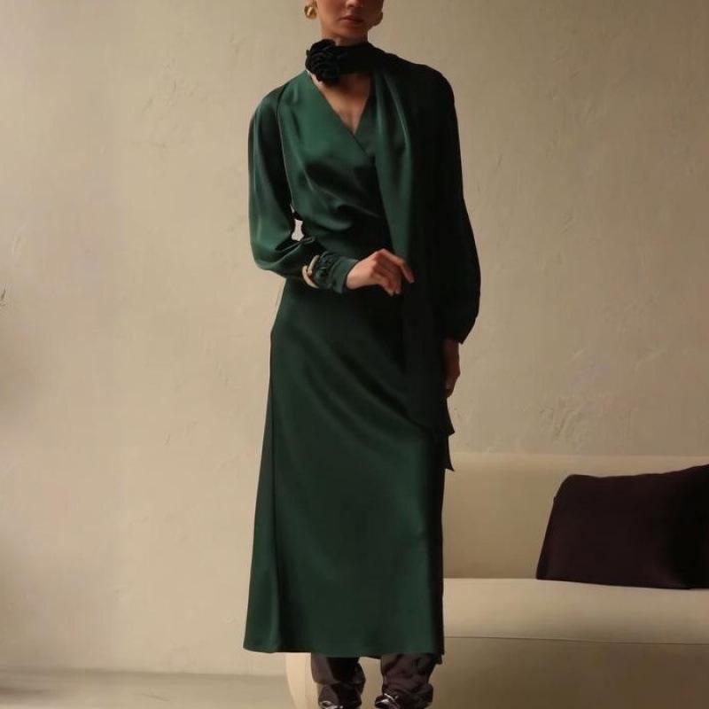 2025 Autumn European & American Women's Fashion: Sexy Slimming Long Evening Dress with Stylish Temperament.