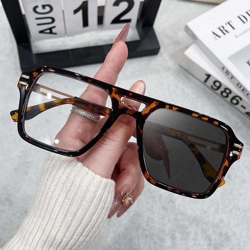 New Square Pochromic Sunglasses Women Men Rectangle Sun Glasses Female Oval Eyewear for Male Female Eyeglasses