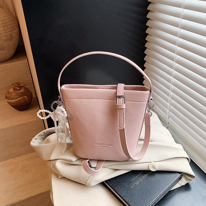 Bag Women's New Versatile Shoulder Messenger Bag Fashionable Commuting Texture Casual Bucket Bag Tide