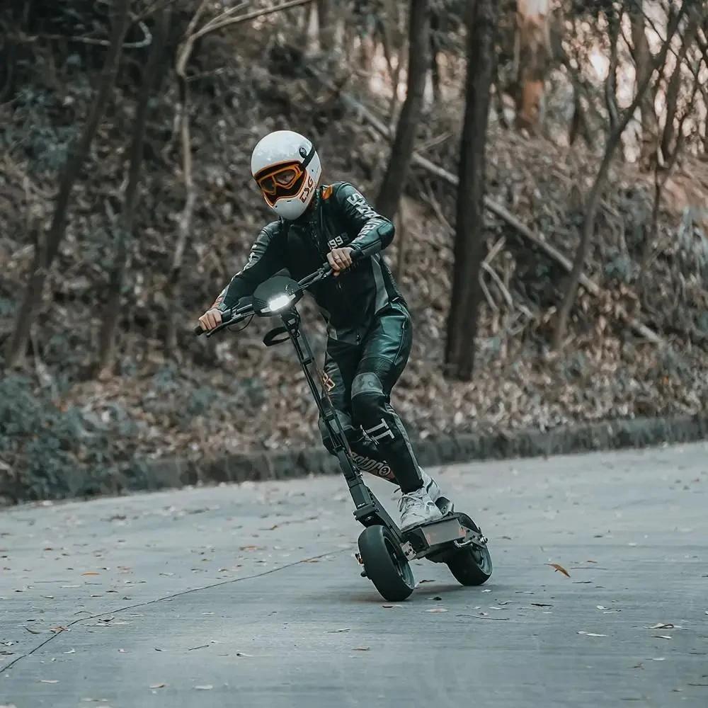 Scooter elettrico KuKirin G4 con motore da 2000 W, batteria da 20 Ah, autonomia di 75 km, velocità massima di 70 km/h, scooter fuoristrada con pneumatici da 11", luce fredda