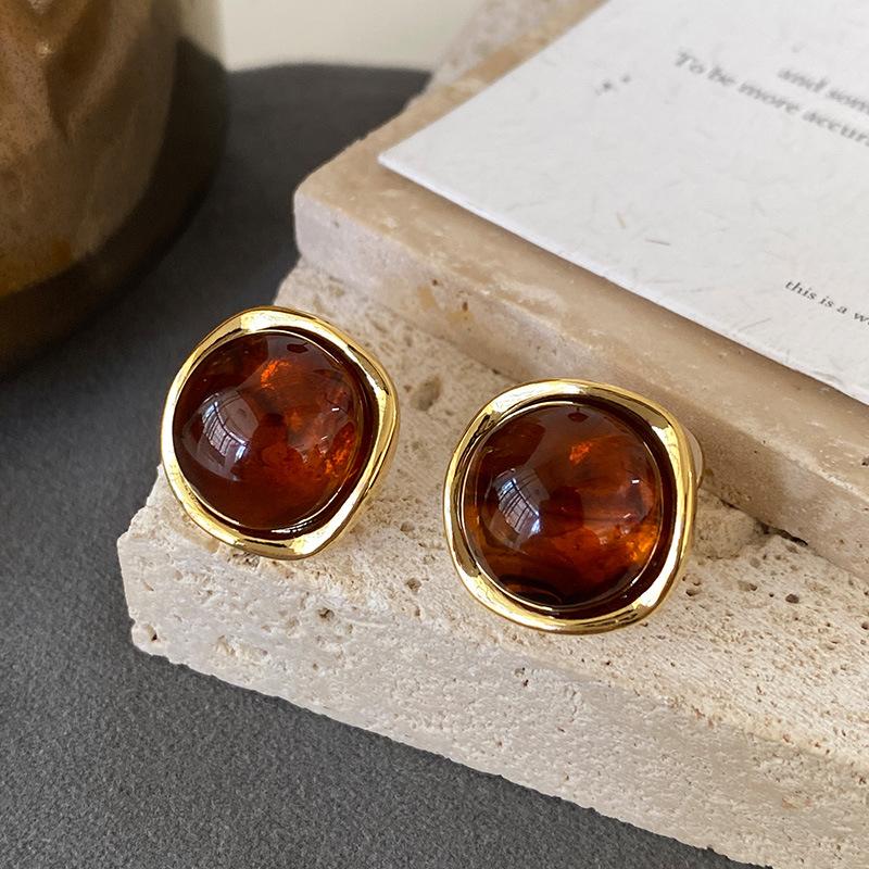 Square Maillard Earrings Autumn and Winter Earrings French Retro Design Temperament Foreign Style Small Fragrant Style Ear Buckle