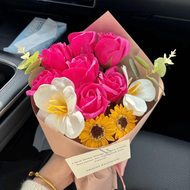 

Hiroshi gifts Misae a Freud rose bouquet, a thoughtful birthday surprise for her. Bouquet - Red