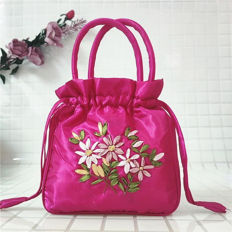 

Жіноча етнічна вишита маленька сумочка: Клатч, Матуся, Відро, Ханфу, і Сумка для телефону на шнурку