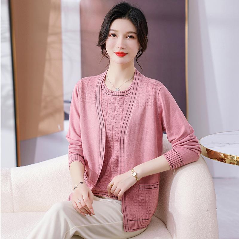 

2023 Stylish Autumn Knit Top Set for Middle-Aged & Elderly: Two-Piece Inner Layer Shirt M (for 95-105 jin)