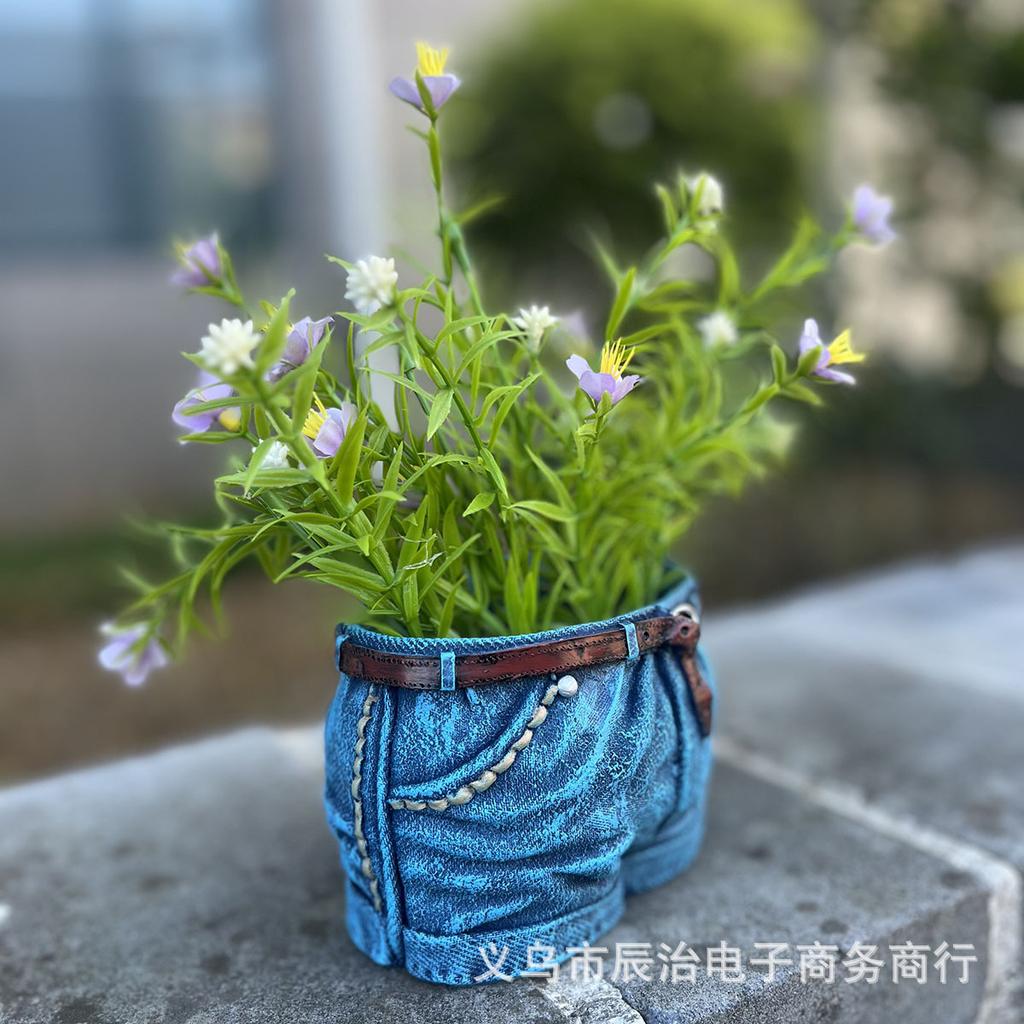 Creative denim shorts flower pot, unique resin statue, suitable for home balcony decoration garden garden ornament