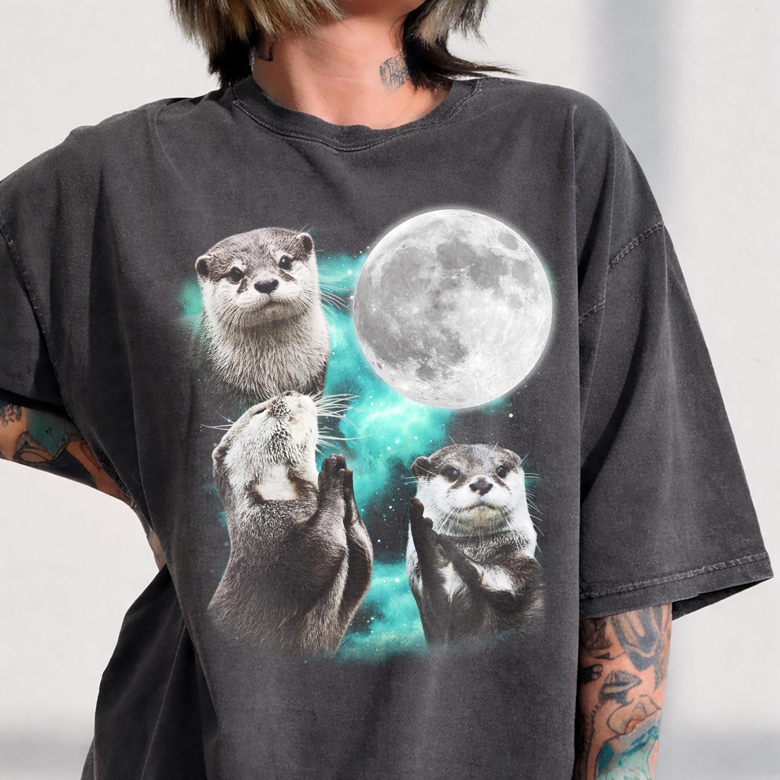 Retro Otters Howling Moon Graphic Tee, Wildlife Streetwear Y2k Shirt, Animal Lover Gift L