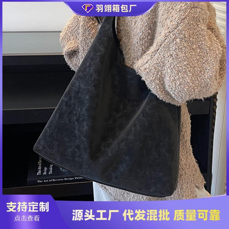 Big bag women's new summer versatile shoulder bag retro large-capacity commuter tote bag