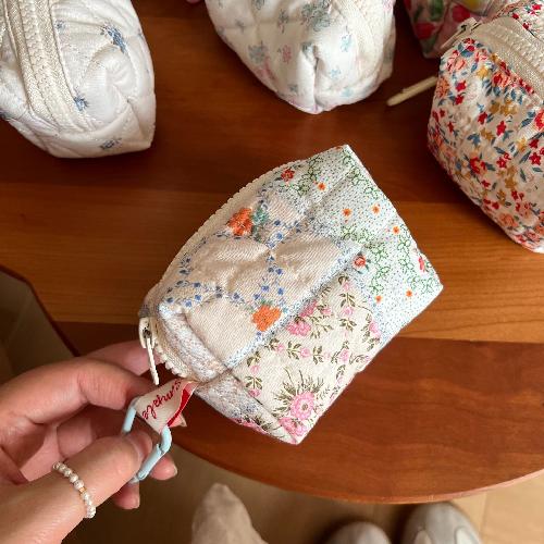 Quilted Quilted Earphone Bag Cute Mini Toast Bag Card Bag Coin Purse Hanging Bag with Hook